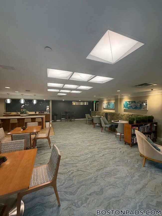 Building Photo - 1443 Beacon St