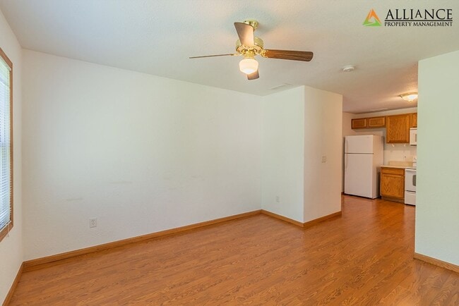 Building Photo - All appliances included, washer/dryer hookups!