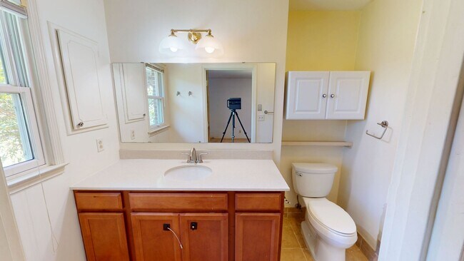 Building Photo - Charming 3 Bedroom Brick Ranch with Refurbished Original Woodwork
