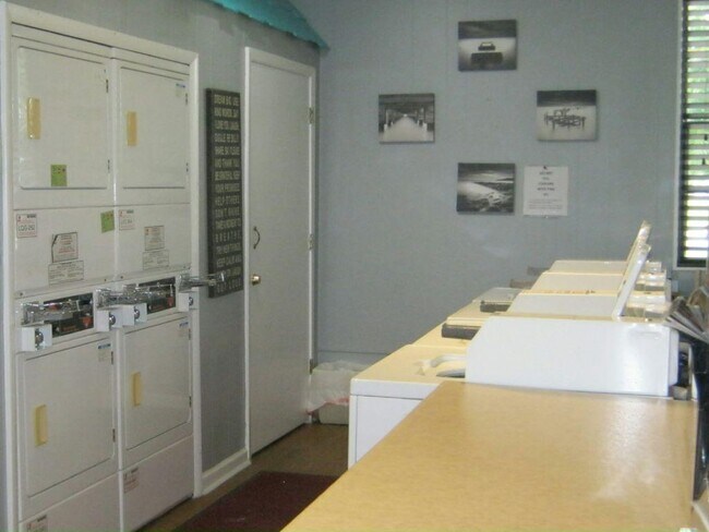 Building Photo - 461 Cecilia Dr