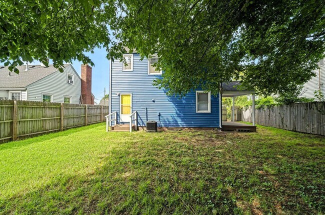 Building Photo - 1512 Rolfe Pl