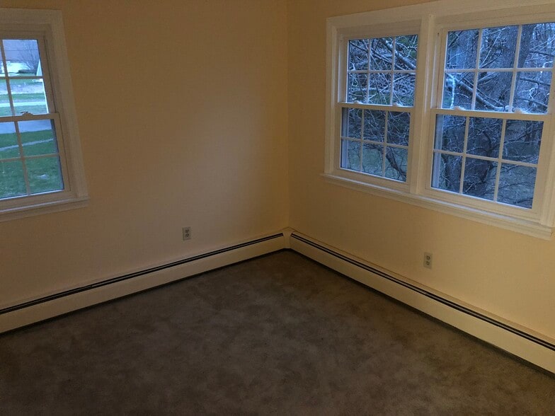 Building Photo - 663 Essex St