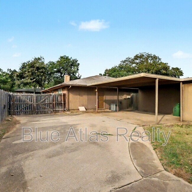 Building Photo - 7016 Lincoln Dr