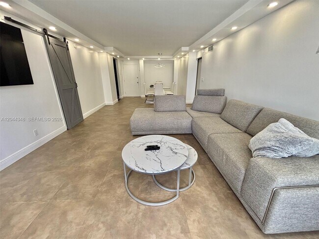 Building Photo - 2030 S Ocean Dr