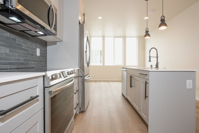 Building Photo - One year old townhome