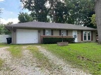 Building Photo - 3360 Eastwood Dr