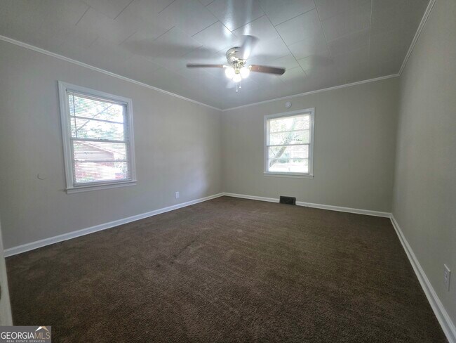 Building Photo - 2639 Tredway Dr