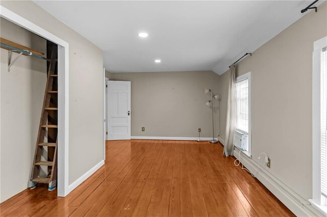 Building Photo - 19 Cross St