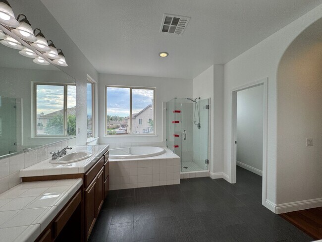 Building Photo - Spacious 6-Bedroom Estate in the Heart of Eastvale
