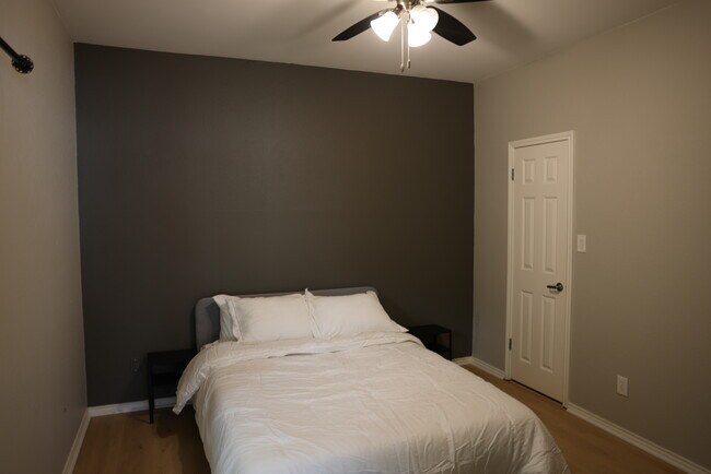 Building Photo - 7151 Gaston Ave