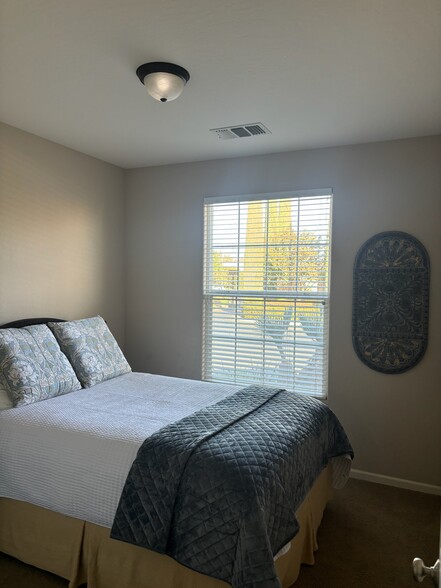 downstairs bedroom - 5149 W Pianosa Ave