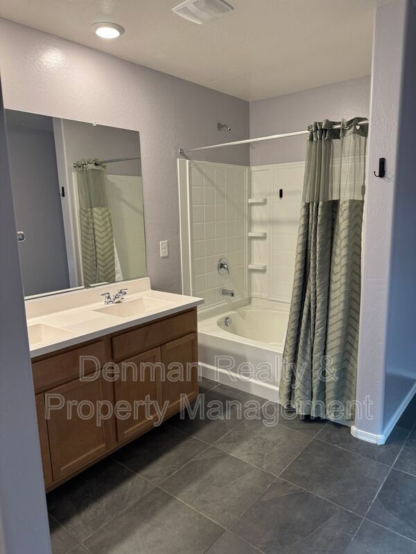 Building Photo - 1633 W Pinkley Ct