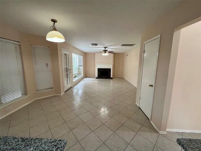 Building Photo - 2211 Ruffian Ln