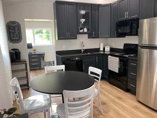 Building Photo - Christiansburg, 2 BR / 1 BA, Available for...