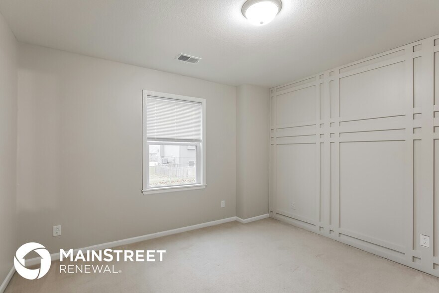 Building Photo - 410 Regency Park St