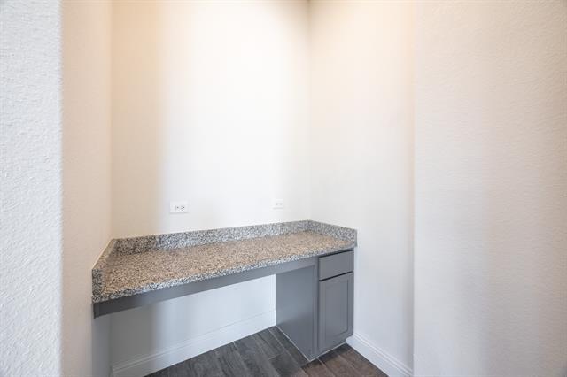 Building Photo - 4037 Woodford Dr