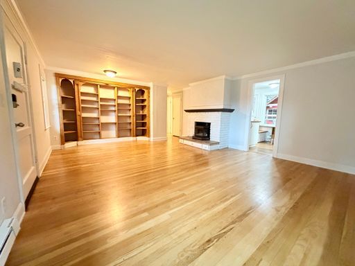 Building Photo - Great 2 bed home, fully fenced backyard in desirable Olympic Hills! Available Now!