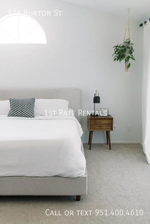 Building Photo - 976 Burton St