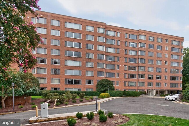 Building Photo - 4200 Cathedral Ave NW