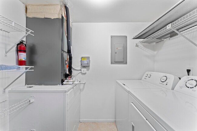 Building Photo - 142 Lake Pine Cir