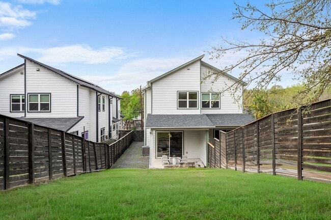 Building Photo - 1301 Cometa St