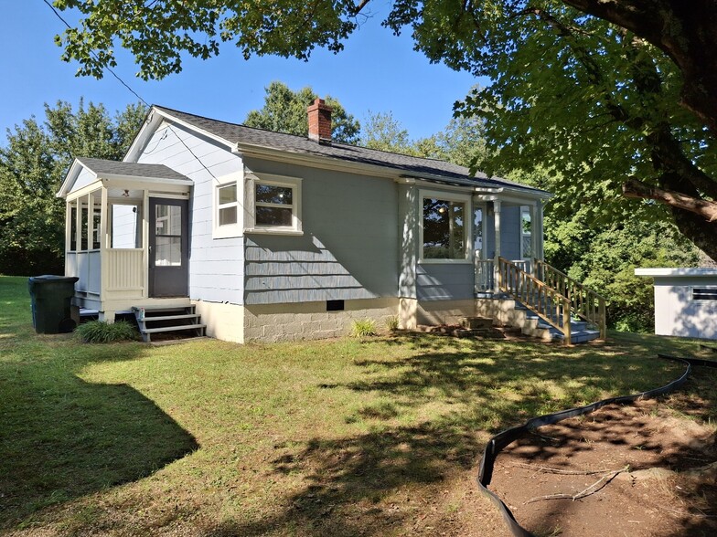 Primary Photo - 1764 6th Ave NW