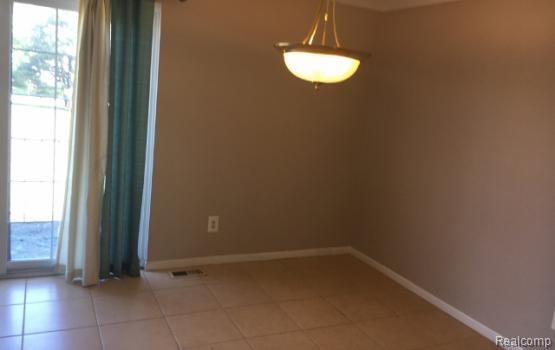 Building Photo - 500 N Fox Hills Dr