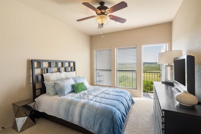 Building Photo - 970 Parkview Dr