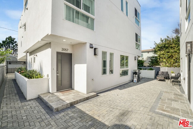 Building Photo - 2057-2054 S Garth Ave