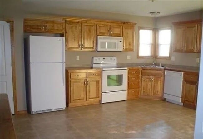 Building Photo - 1920 S Arrowhead Ct