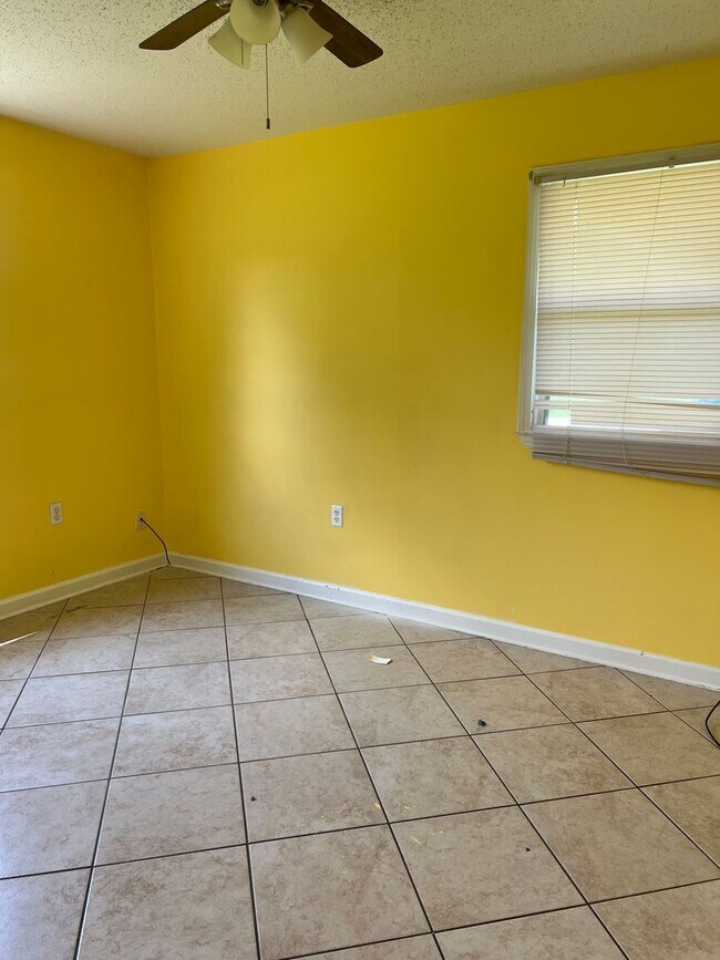 Building Photo - Gentilly Single