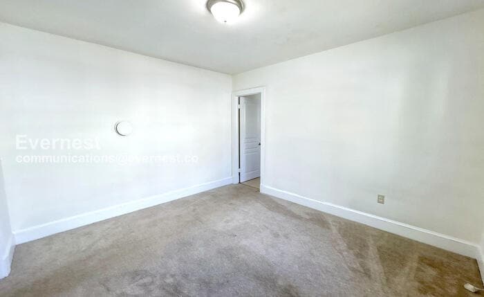 Building Photo - 5 Bancroft Ave