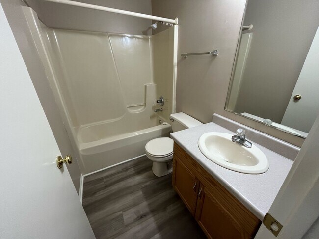 Building Photo - 5510 Columbine Ln