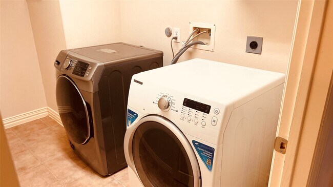 Building Photo - 3518 Ewing Dr