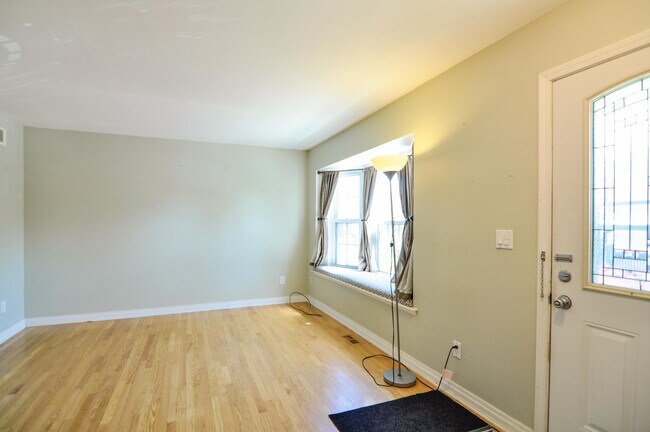 Building Photo - 3479 Burbank Dr