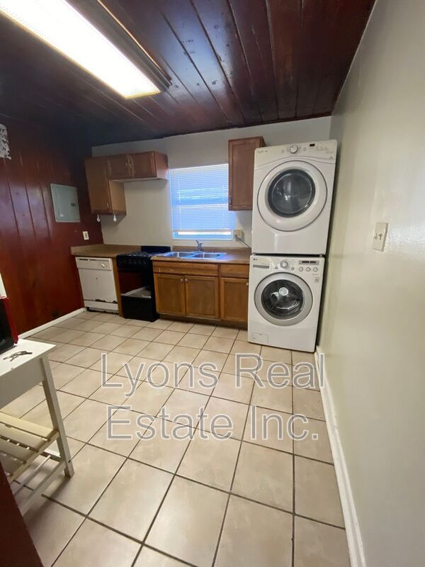 Building Photo - 1935 Ricardo Ave