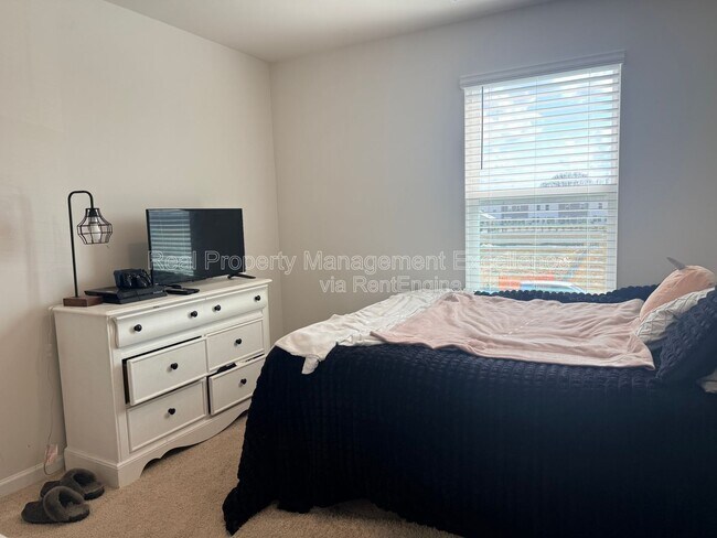 Building Photo - 58 Sweet Mdw Rd