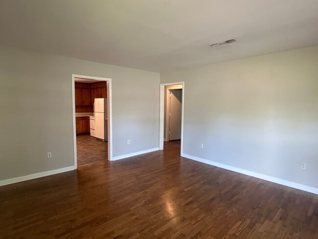 Building Photo - Two Bedroom One Bath