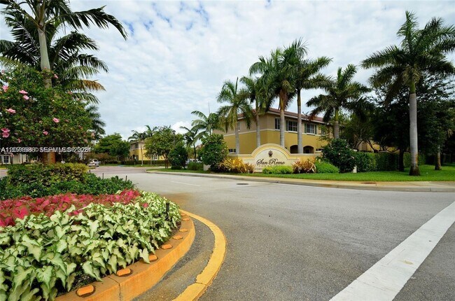 Building Photo - 6055 SW 19th Ct