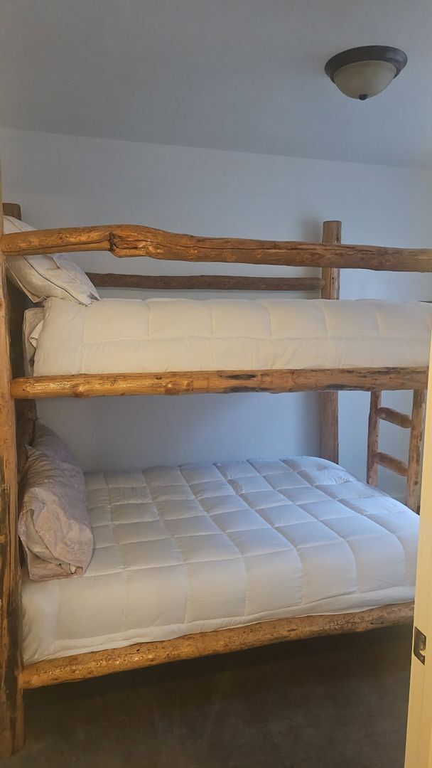 Building Photo - Cabin for Rent