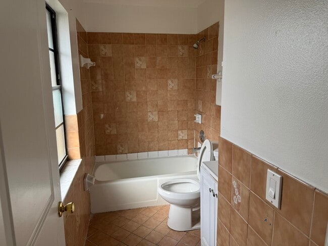 Building Photo - 1015 Staghorn St