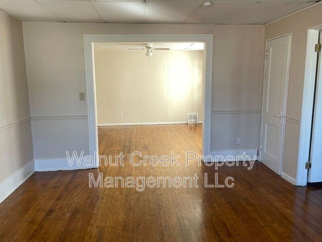 Building Photo - 810 E Erie Ave