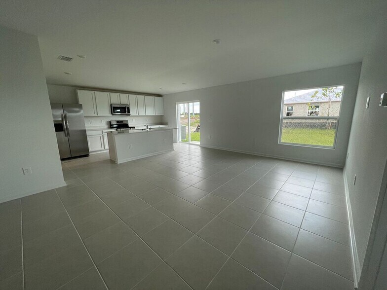 Building Photo - 1543 Jessica Blvd