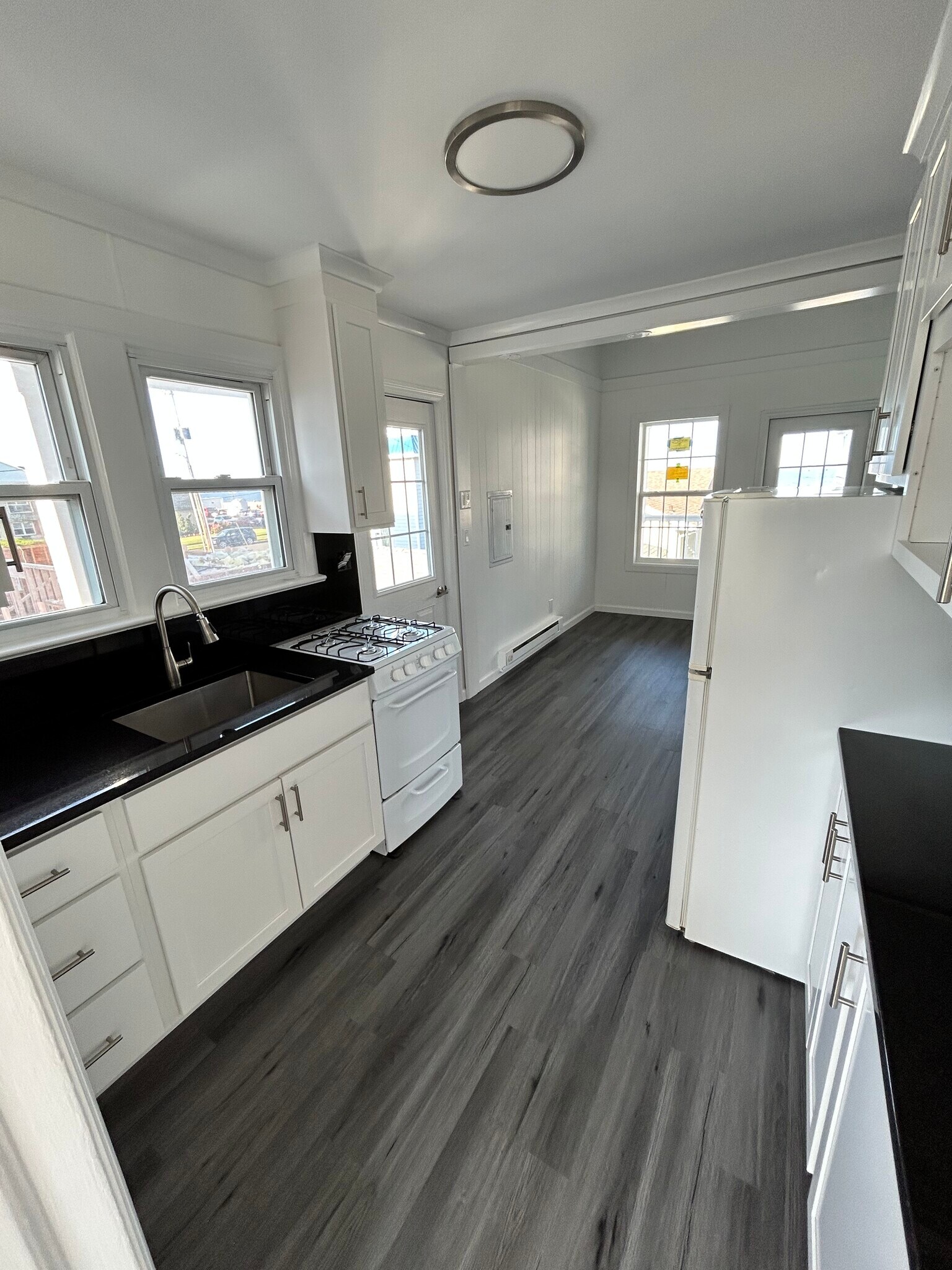 Building Photo - 903 Ocean Ave