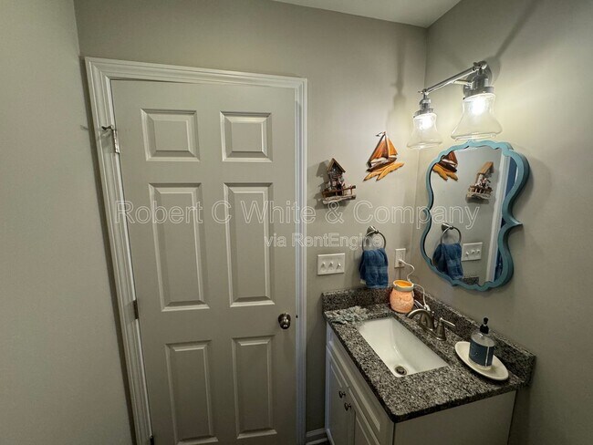 Building Photo - 26 Northview Dr