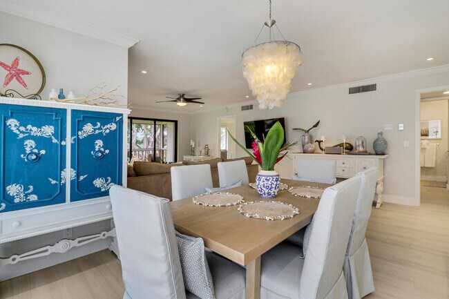 Building Photo - 438 Brackenwood Ln S