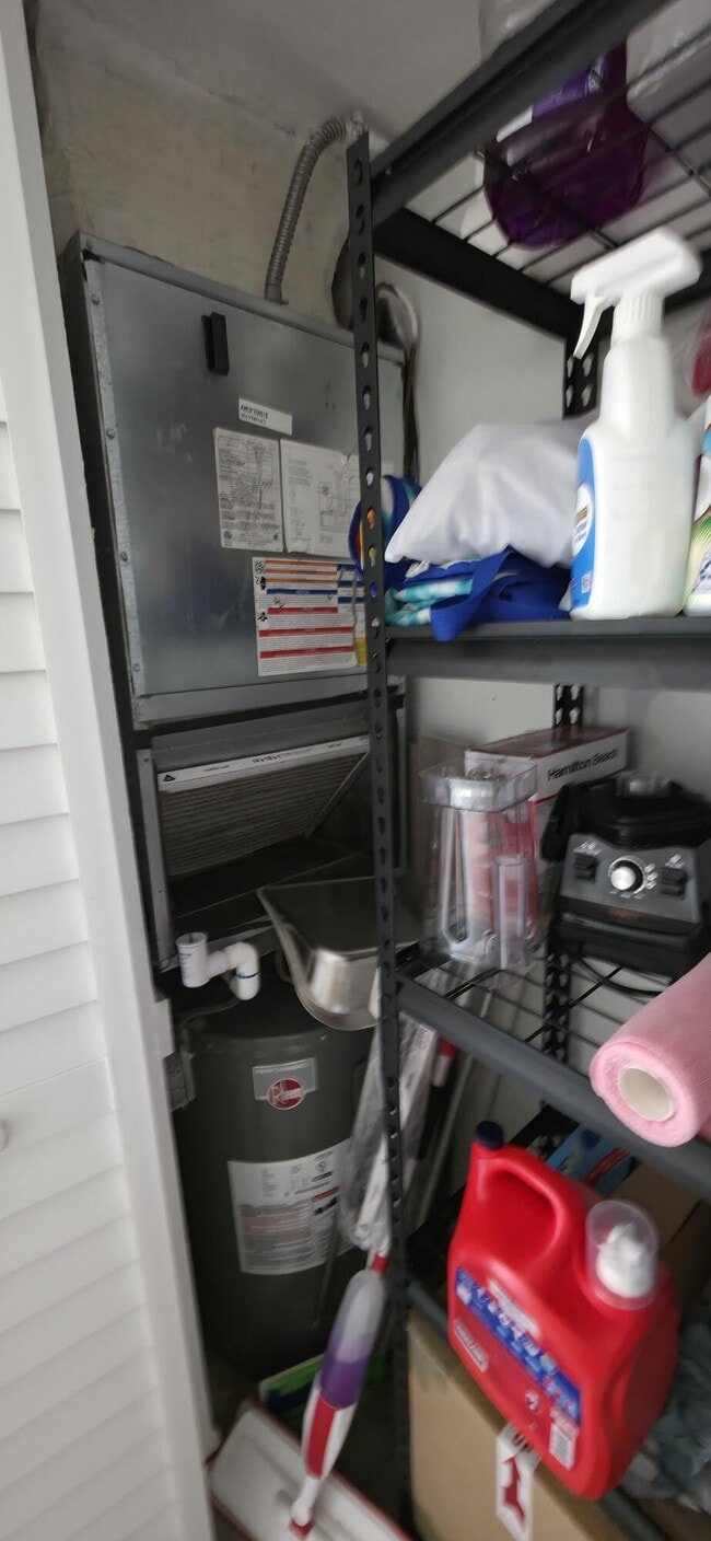 Building Photo - 6091 NW 61st Ave