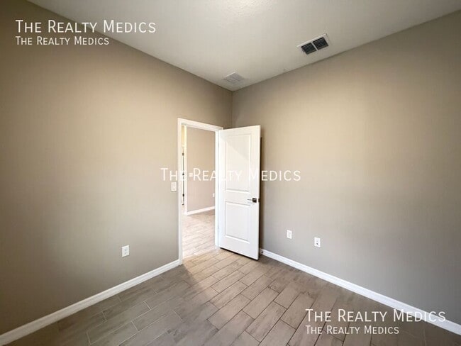 Building Photo - 5096 SW 154 Loop