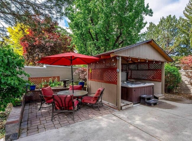 Building Photo - 3340 Blackstone Ct