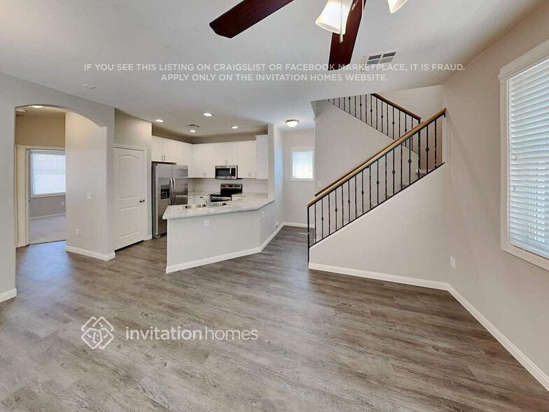 Building Photo - 4069 E Windsor Dr